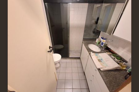 Apartamento para alugar com 74m², 2 quartos e 1 vaga Apartamento para alugar com 74m², 2 quartos e 1 vagaBanheiro da suíte