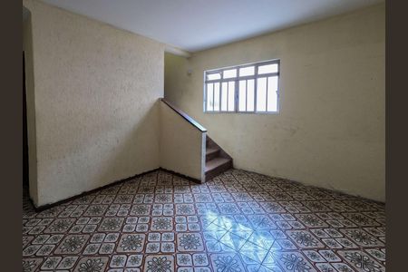 Casa à venda com 3 quartos, 168m² em Vila Guedes, São Paulo