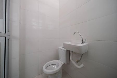 Banheiro Social de kitnet/studio para alugar com 1 quarto, 25m² em Vila Nhocuné, São Paulo