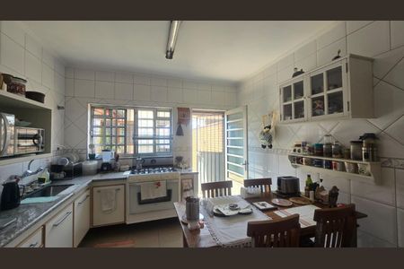 Casa à venda com 104m², 2 quartos e 2 vagas