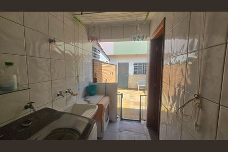 Casa à venda com 104m², 2 quartos e 2 vagas