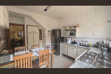 Casa à venda com 104m², 2 quartos e 2 vagas