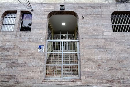 Apartamento para alugar com 64m², 2 quartos e sem vagaFachada - Plaquinha