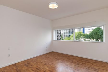 Apartamento à venda com 141m², 3 quartos e 1 vagaFoto 02
