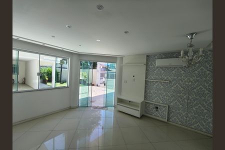 Casa de condomínio para alugar com 123m², 3 quartos e 1 vaga Casa de condomínio para alugar com 123m², 3 quartos e 1 vagaSala