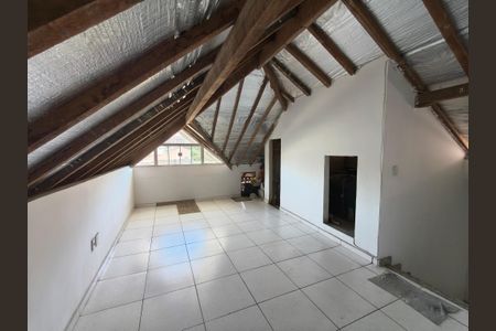 Casa de condomínio para alugar com 123m², 3 quartos e 1 vaga Casa de condomínio para alugar com 123m², 3 quartos e 1 vagaSótão