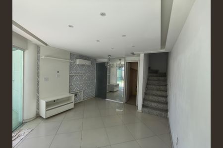 Sala de casa de condomínio para alugar com 3 quartos, 123m² em Taquara, Rio de Janeiro