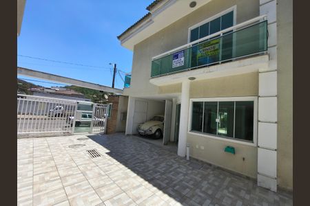 Casa de condomínio para alugar com 123m², 3 quartos e 1 vaga Casa de condomínio para alugar com 123m², 3 quartos e 1 vagaFachada