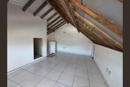 Casa de condomínio para alugar com 123m², 3 quartos e 1 vaga Casa de condomínio para alugar com 123m², 3 quartos e 1 vagaSótão