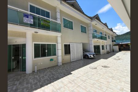 Casa de condomínio para alugar com 123m², 3 quartos e 1 vaga Casa de condomínio para alugar com 123m², 3 quartos e 1 vagaFachada