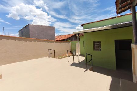 Casa à venda com 298m², 2 quartos e 1 vagaQuintal