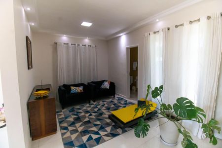 Casa para alugar com 570m², 5 quartos e 5 vagasSala