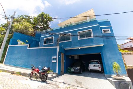 Casa para alugar com 570m², 5 quartos e 5 vagasFachada