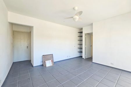 Sala de apartamento para alugar com 3 quartos, 80m² em Balneario Cidade Atlantica, Guarujá