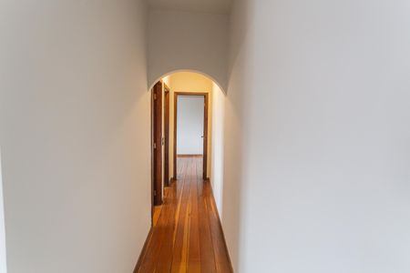Corredor de apartamento à venda com 2 quartos, 70m² em Ipiranga, Belo Horizonte