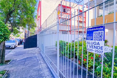 Apartamento à venda com 76m², 2 quartos e 1 vagaFachada do Prédio com placa