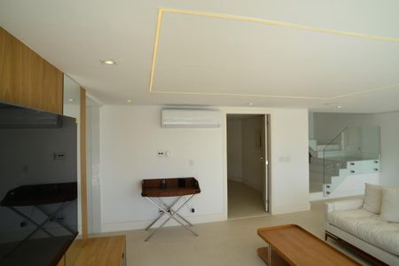 Casa de condomínio à venda com 850m², 4 quartos e 6 vagasSala 2