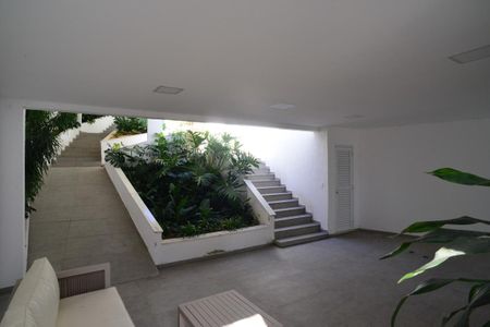 Casa de condomínio à venda com 850m², 4 quartos e 6 vagasEscada de acesso externo