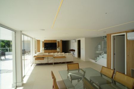 Casa de condomínio à venda com 850m², 4 quartos e 6 vagasSala 2