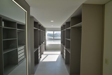 Casa de condomínio à venda com 850m², 4 quartos e 6 vagasCloset Suíte Principal