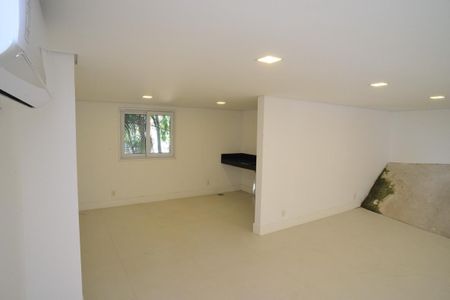 Casa de condomínio à venda com 850m², 4 quartos e 6 vagasEspaço de Apoio