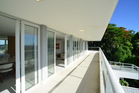 Casa de condomínio à venda com 850m², 4 quartos e 6 vagasVaranda