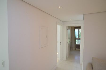 Casa de condomínio à venda com 850m², 4 quartos e 6 vagasCorredor