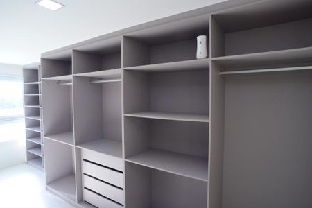 Casa de condomínio à venda com 850m², 4 quartos e 6 vagasCloset Suíte Principal