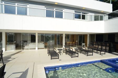 Casa de condomínio à venda com 850m², 4 quartos e 6 vagasPiscina