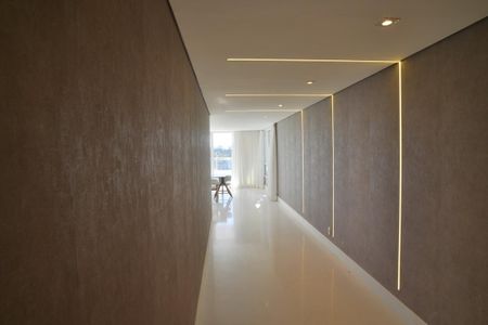 Casa de condomínio à venda com 850m², 4 quartos e 6 vagasCorredor de Entrada