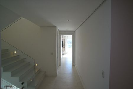 Casa de condomínio à venda com 850m², 4 quartos e 6 vagasCorredor