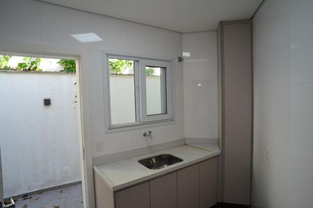 Casa de condomínio à venda com 850m², 4 quartos e 6 vagasEspaço de Apoio