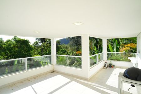 Casa de condomínio à venda com 850m², 4 quartos e 6 vagasLavanderia