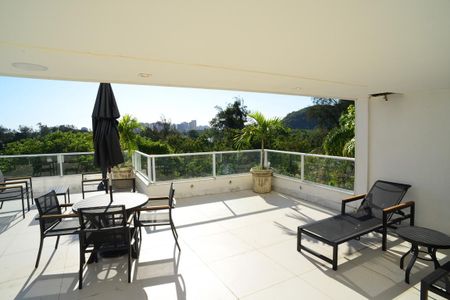 Casa de condomínio à venda com 850m², 4 quartos e 6 vagasPiscina