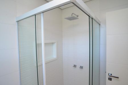 Casa de condomínio à venda com 850m², 4 quartos e 6 vagasBanheiro Suíte 2