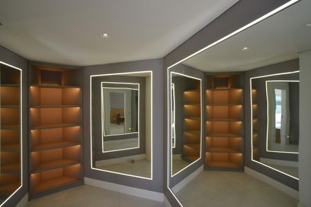 Casa de condomínio à venda com 850m², 4 quartos e 6 vagasCloset Suíte Principal