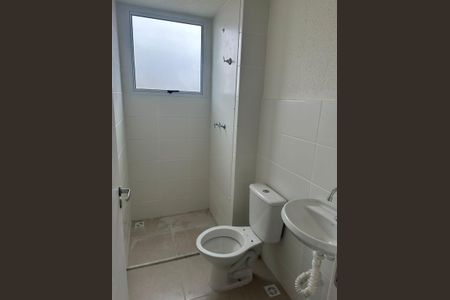 Banheiro de apartamento para alugar com 2 quartos, 45m² em Campo Grande, Rio de Janeiro