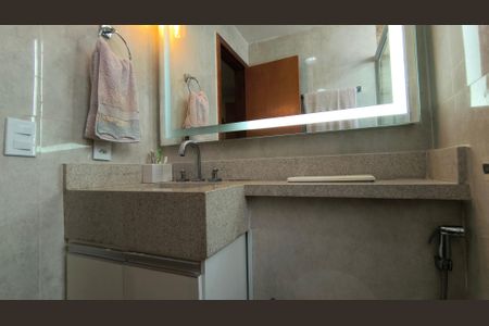 Apartamento à venda com 136m², 2 quartos e 2 vagasBanheiro da Suíte 