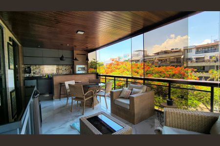 Apartamento à venda com 136m², 2 quartos e 2 vagasVaranda