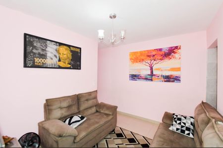 Casa à venda com 150m², 2 quartos e 2 vagasEdícula - Sala