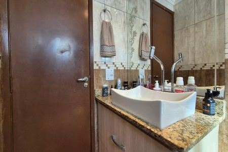 Apartamento à venda com 70m², 2 quartos e 1 vaga Apartamento à venda com 70m², 2 quartos e 1 vagaBanheiro