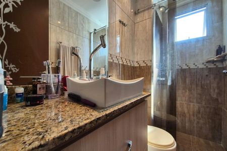 Apartamento à venda com 70m², 2 quartos e 1 vaga Apartamento à venda com 70m², 2 quartos e 1 vagaBanheiro