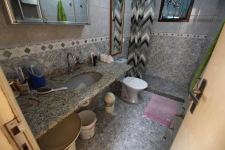 Casa de condomínio à venda com 206m², 4 quartos e 3 vagasBanheiro Social