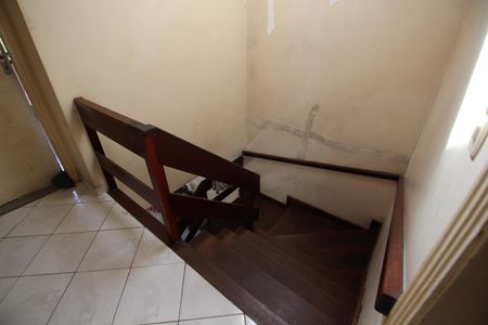 Casa de condomínio à venda com 206m², 4 quartos e 3 vagasEscada