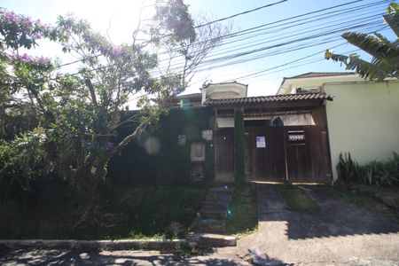 Casa de condomínio à venda com 206m², 4 quartos e 3 vagasFachada com Placa