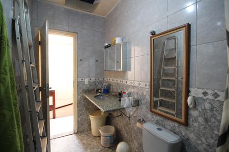 Casa de condomínio à venda com 206m², 4 quartos e 3 vagasBanheiro Social