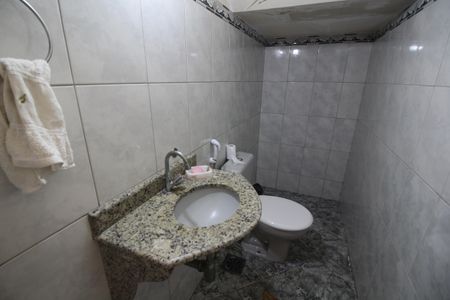 Casa de condomínio à venda com 206m², 4 quartos e 3 vagasLavabo
