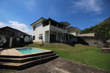 Casa de condomínio à venda com 206m², 4 quartos e 3 vagasFrente