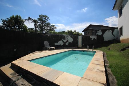 Casa de condomínio à venda com 206m², 4 quartos e 3 vagasPiscina