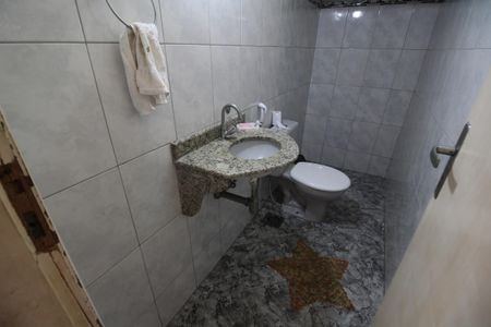 Casa de condomínio à venda com 206m², 4 quartos e 3 vagasLavabo